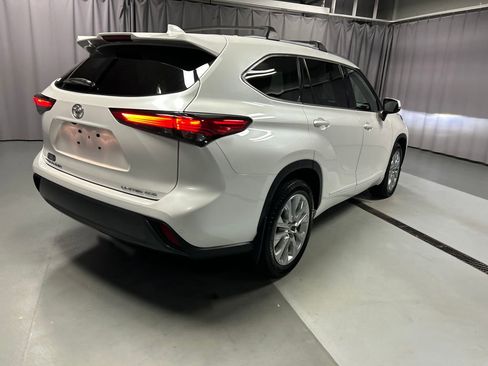 Used 2022 Toyota Highlander Limited image 7