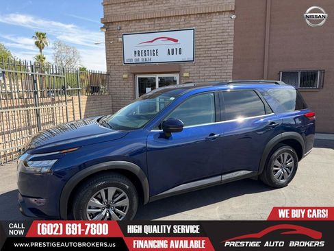 Used 2025 Nissan Pathfinder SV FWD image 4