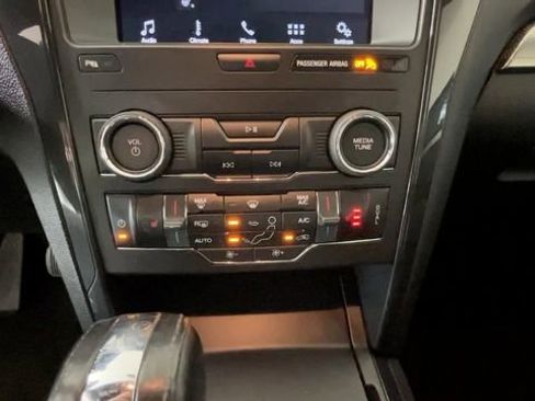 Used 2018 Ford Explorer XLT w/ Equipment Group 202A AWD/4WD image 32
