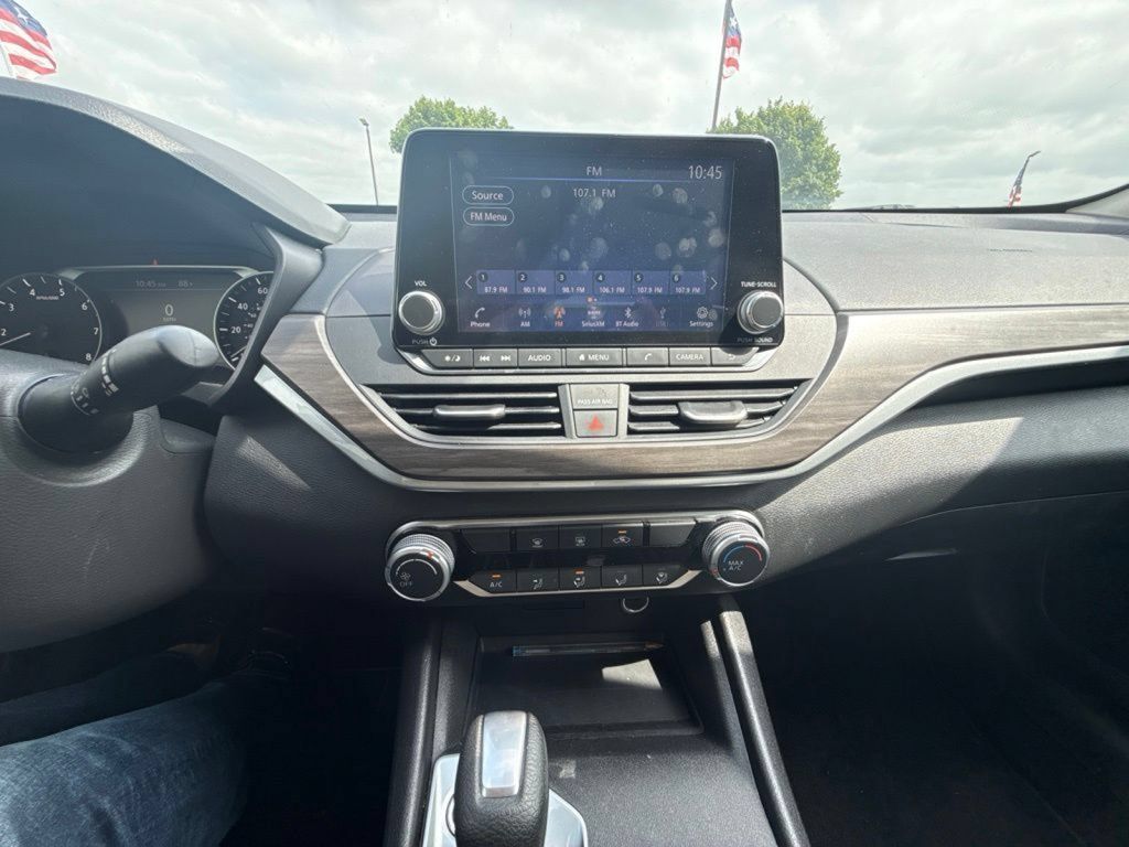 Used 2025 Nissan Altima 2.5 SV FWD image 23