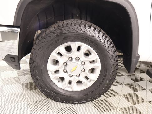 Used 2025 Chevrolet Silverado 2500 LT AWD/4WD image 18