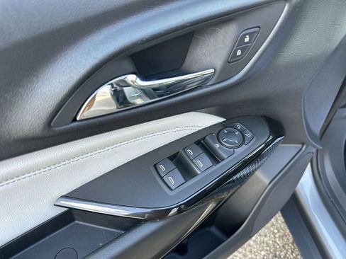 Used 2024 Chevrolet Trax LT w/ Sunroof Package image 17