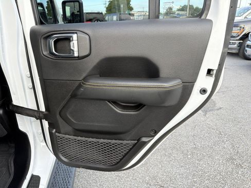 Used 2025 Jeep Wrangler Unlimited Sahara AWD/4WD image 15