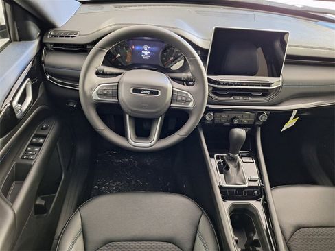 New 2026 Jeep Compass Latitude image 12