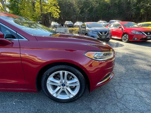 Used 2018 Ford Fusion SE w/ Fusion SE Technology Package image 12