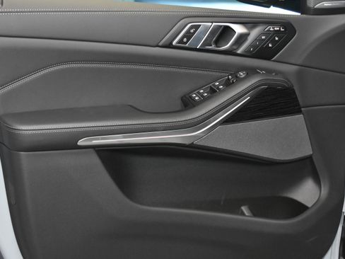 New 2026 BMW X7 M60i image 3