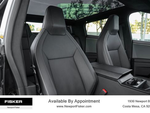 Used 2024 Tesla Cybertruck AWD Crew Cab image 32