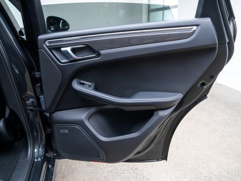 Used 2017 Porsche Macan Turbo AWD/4WD image 22