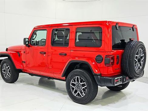 Used 2025 Jeep Wrangler Unlimited Sahara AWD/4WD image 6