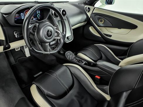 Used 2017 McLaren 570S RWD image 18
