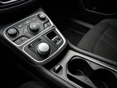 Used 2016 Chrysler 200 LX FWD image 29