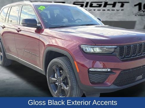Used 2025 Jeep Grand Cherokee Limited w/ Black Appearance Package image 8