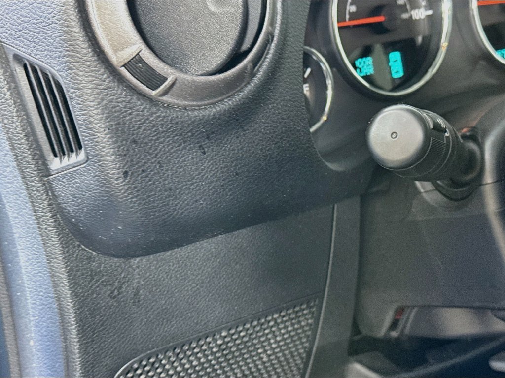 Used 2018 Jeep Wrangler Unlimited Sport w/ Connectivity Group AWD/4WD image 10