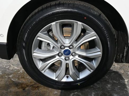 Used 2019 Ford Edge Titanium w/ Equipment Group 301A image 10