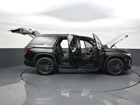 Used 2023 Chevrolet Traverse RS image 29