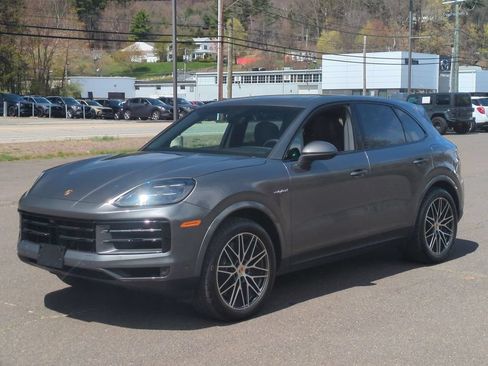 Used 2024 Porsche Cayenne AWD/4WD image 8