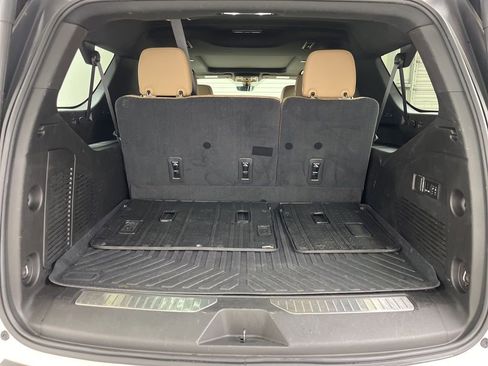 Used 2021 Chevrolet Suburban Premier w/ Premium Package RWD image 27