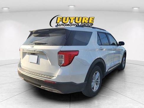 Used 2022 Ford Explorer XLT w/ Equipment Group 202A image 3