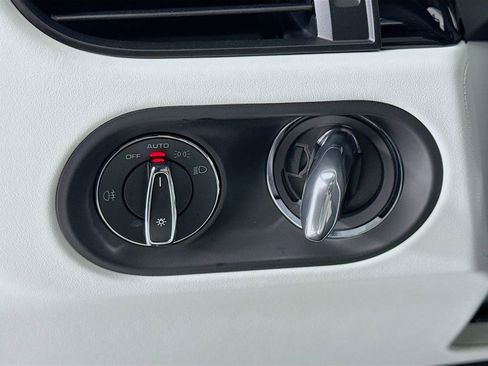 New 2026 Porsche Macan Turbo image 15