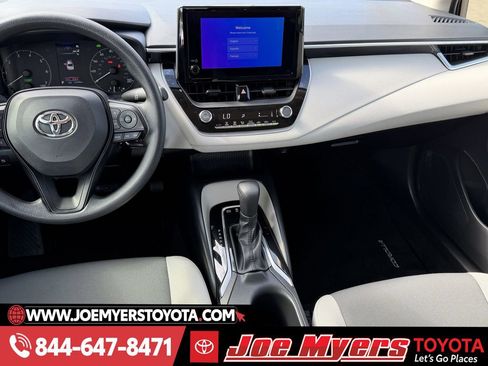 Used 2025 Toyota Corolla LE image 17