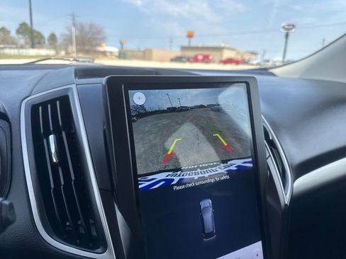 Used 2024 Ford Edge SEL image 15