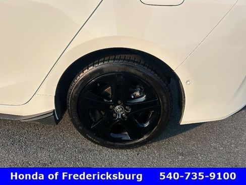 Used 2022 Toyota Prius FWD image 33