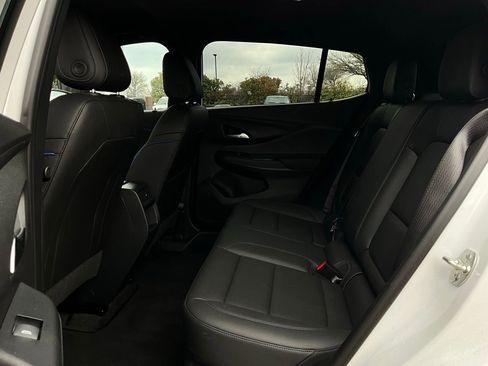 Used 2025 Buick Envista Sport Touring image 11