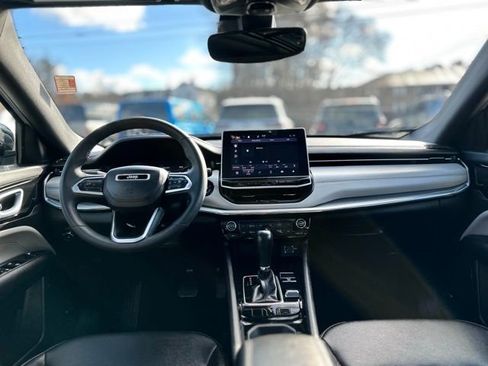 Used 2024 Jeep Compass Limited w/ Sun and Sound Group image 17