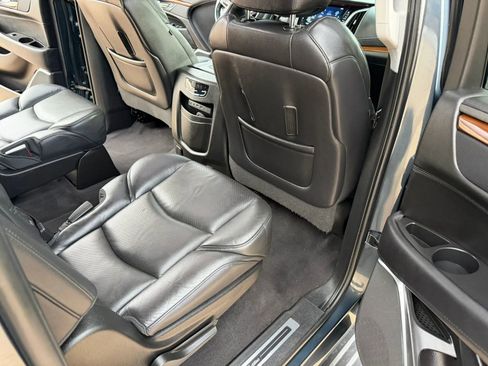 Used 2020 Cadillac Escalade ESV Premium Luxury image 17