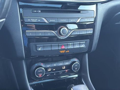 Used 2017 INFINITI QX30 Premium w/ Navigation Package image 32