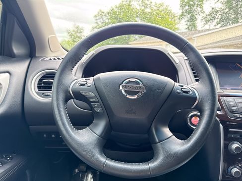 Used 2014 Nissan Pathfinder Platinum FWD image 25