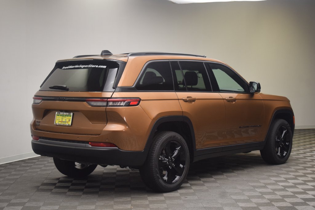 New 2027 Jeep Grand Cherokee Limited w/ Limited Altitude Package AWD/4WD image 6