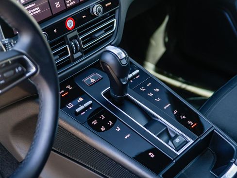 Used 2024 Porsche Macan image 20