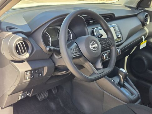 New 2025 Nissan Kicks Play S image 10