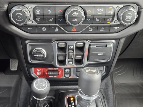 New 2026 Jeep Wrangler Unlimited Rubicon AWD/4WD image 16