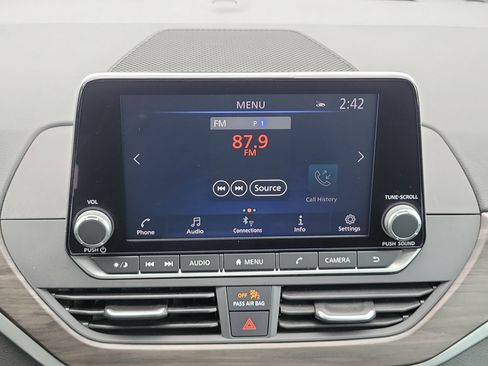 Used 2025 Nissan Altima 2.5 SV FWD image 25