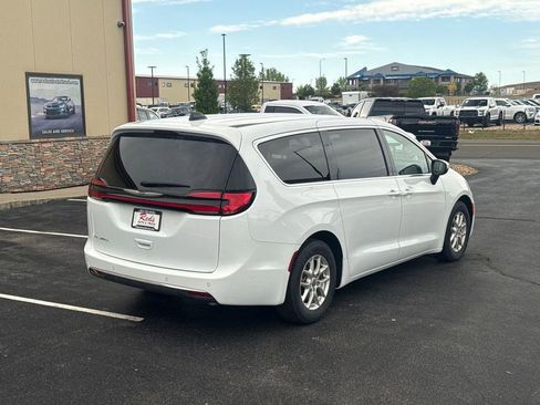 Used 2023 Chrysler Pacifica Touring-L FWD image 45