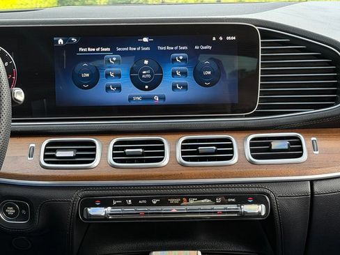 Used 2024 Mercedes-Benz GLS 580 4MATIC image 47