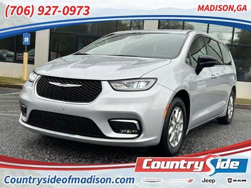 Used 2024 Chrysler Pacifica Touring-L image 1