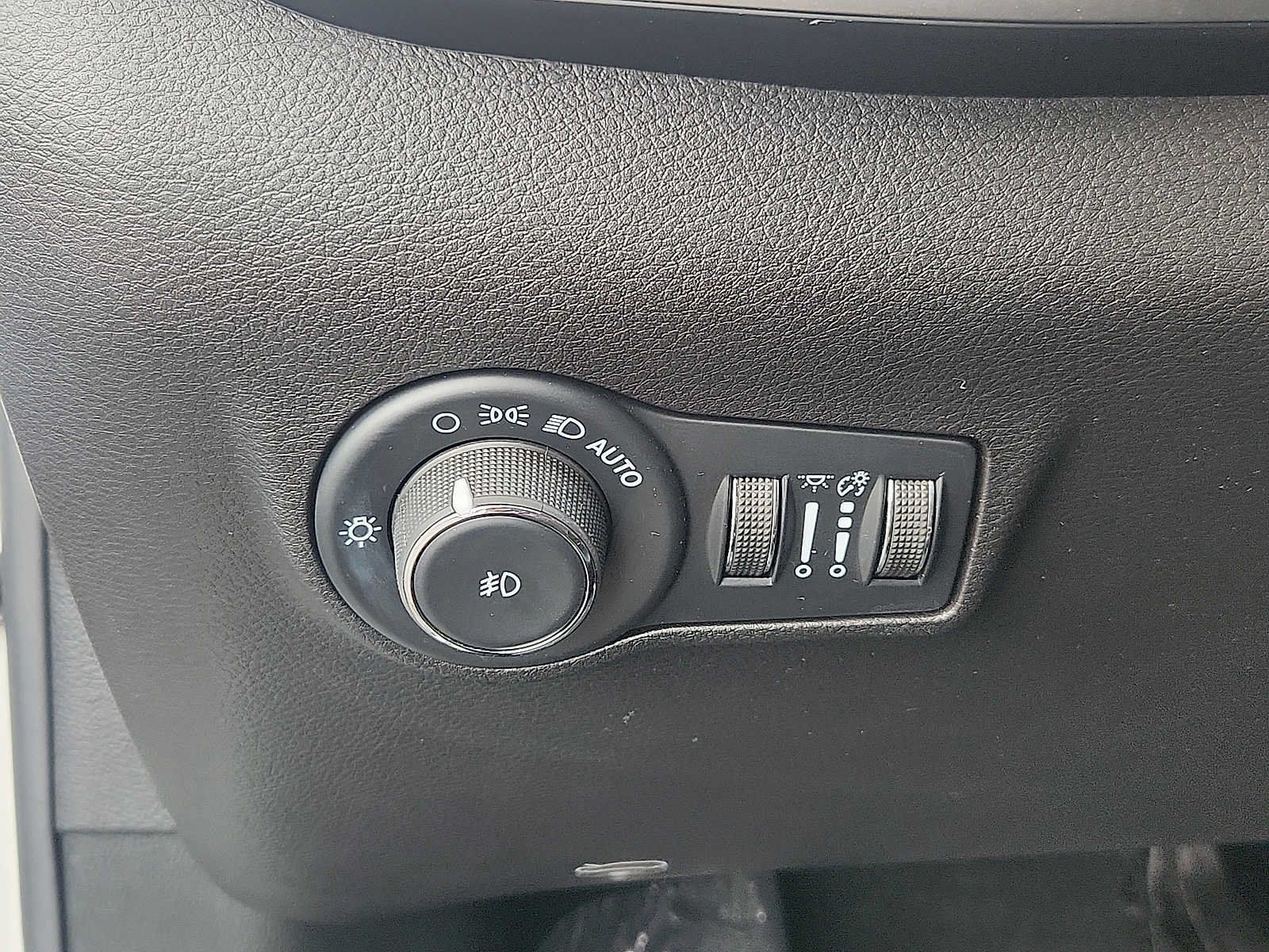 Used 2022 Jeep Compass Latitude w/ Sun and Sound Group AWD/4WD image 22
