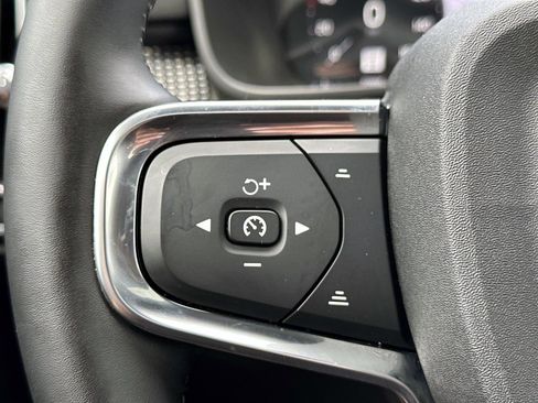 Used 2022 Volvo XC40 T5 R-Design image 31