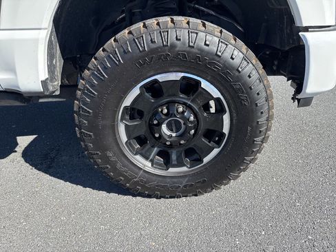 Used 2025 Ford F350 Platinum w/ Platinum Plus Package image 10