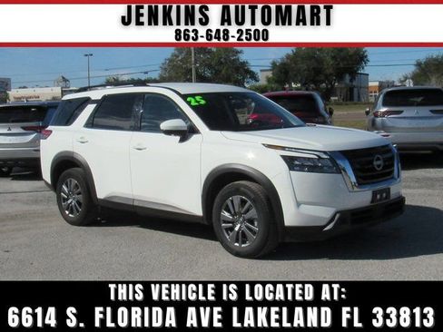 Used 2025 Nissan Pathfinder SV AWD/4WD image 1