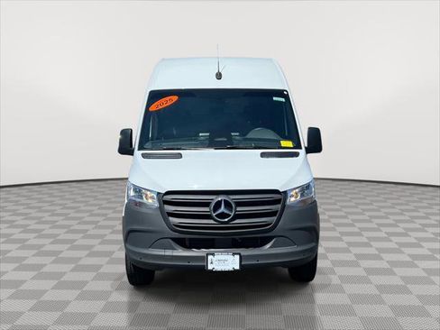 Used 2025 Mercedes-Benz Sprinter 2500 image 2