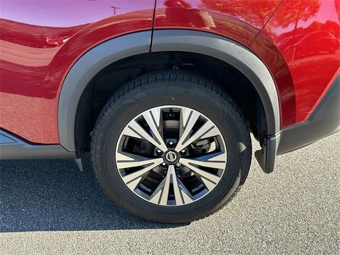 Used 2021 Nissan Rogue SV w/ Premium Package image 19