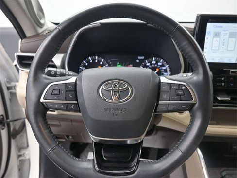 Certified 2021 Toyota Highlander Platinum image 23