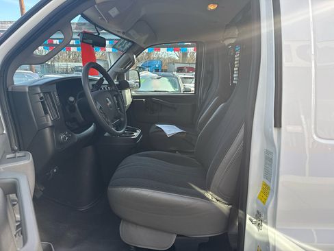 Used 2024 GMC Savana 2500 w/ Driver Convenience Package image 9