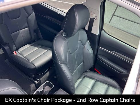 Used 2025 Kia Telluride EX w/ EX Captain's Chair Package FWD image 12
