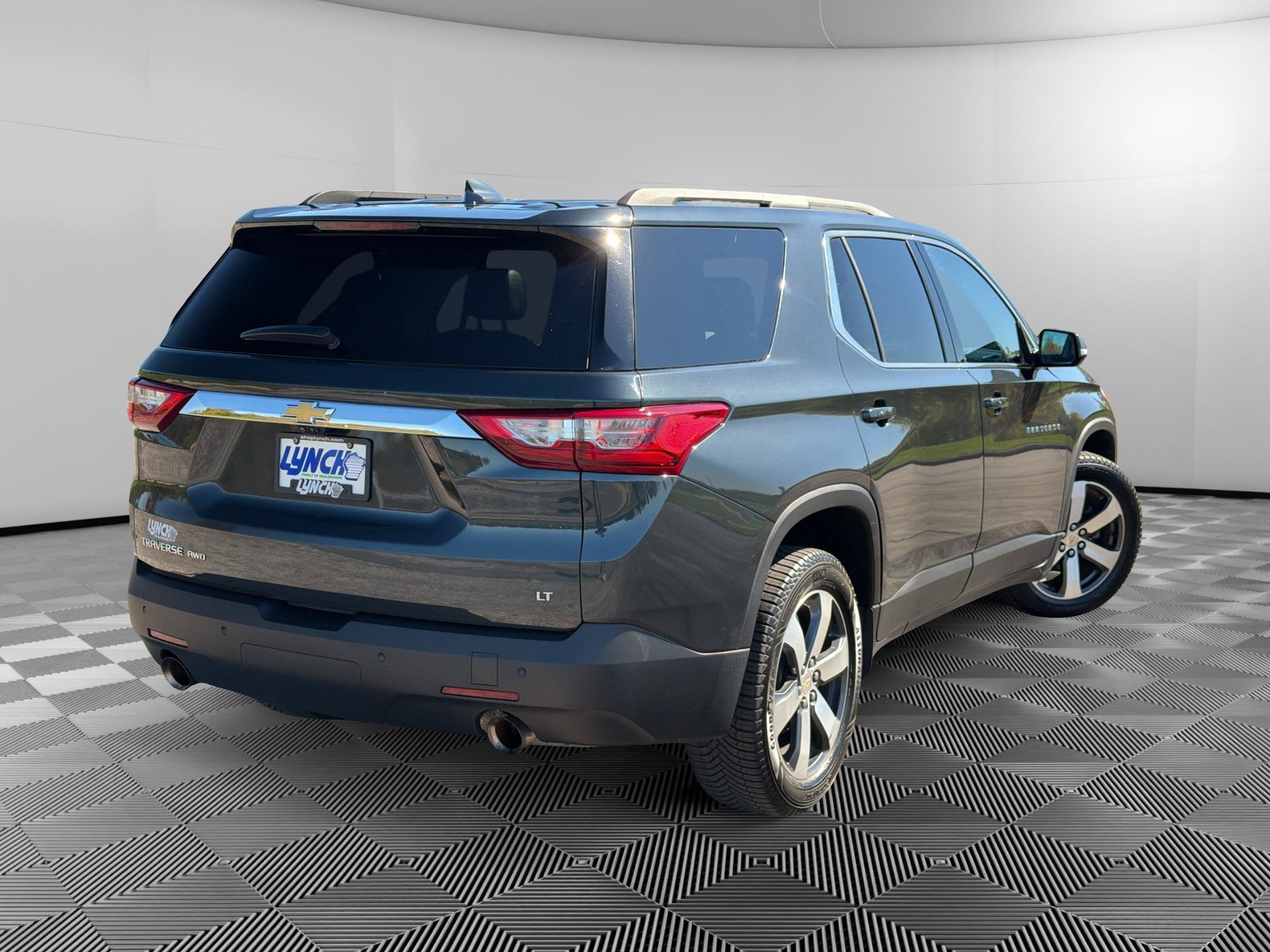 Used 2020 Chevrolet Traverse LT w/ LT Premium Package AWD/4WD image 4
