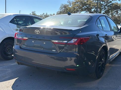 Used 2025 Toyota Camry SE image 4